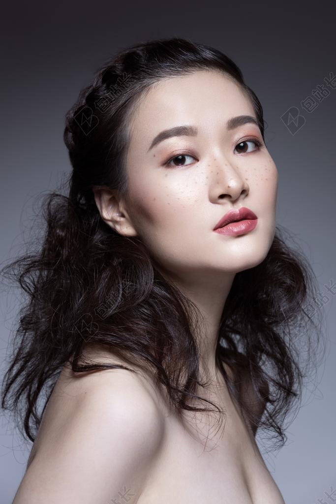 美女 丽人 优雅 美丽 漂亮 女孩 女人 女性 时尚 流行 个性 城市 冒险 探险 远足 度假 旅游 休闲 挑战 极限运动 肖像 人物特写 画像 全身像 上海 中国