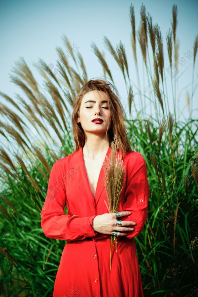 美女 丽人 优雅 美丽 漂亮 女孩 女人 女性 时尚 流行 个性 城市 肖像 人物特写 画像 自然 环境