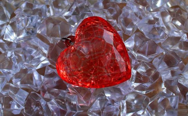 心 晶 玻璃 情人节那天 浪漫 多彩的心 红色 玻璃心 感觉