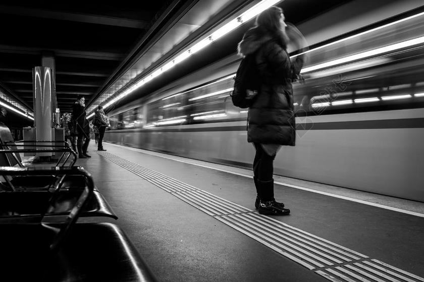 的传输系统 快速 新城 模糊 路 城市 人类 运动 地铁