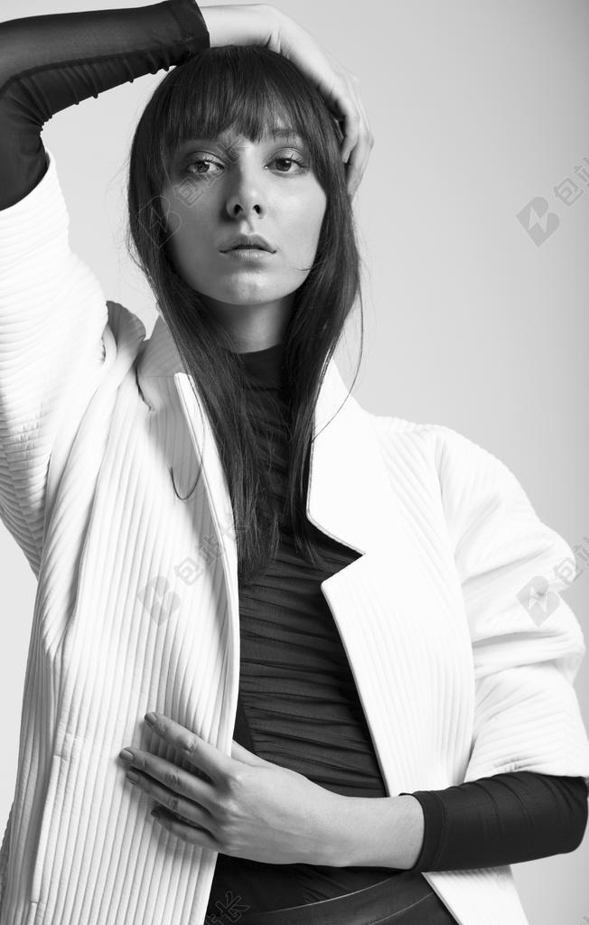 一 纵向 长大了 服装 时尚 年轻 女孩 小姐 女性 女人