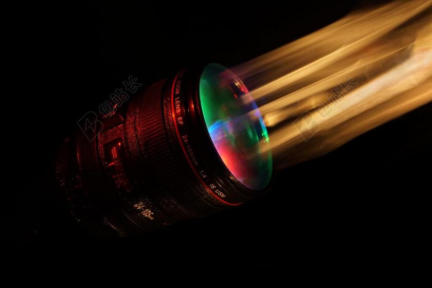 黑色的相机机头和光线背景图片