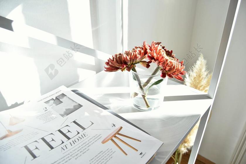 白色简约桌上装饰室内背景图片