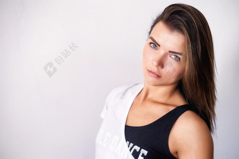 女孩 纵向 美容 模型 拍照 眼睛 女人 人 一个女孩的肖像