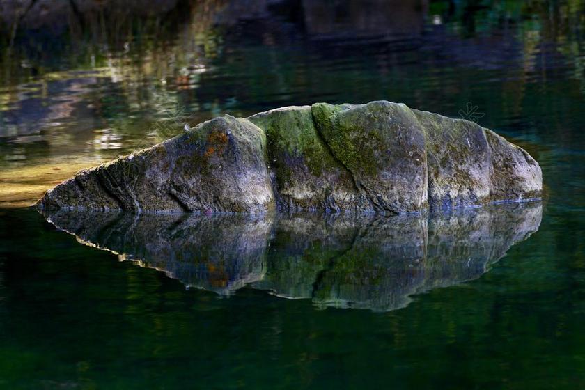 岩 水 苔 青苔 镜像 光 神秘 湖 性质 悬崖