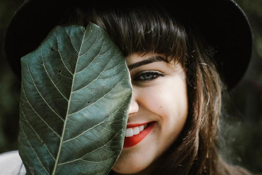 人 女孩 女性 女子 微笑 快乐 美 头发 脸 眼 眉