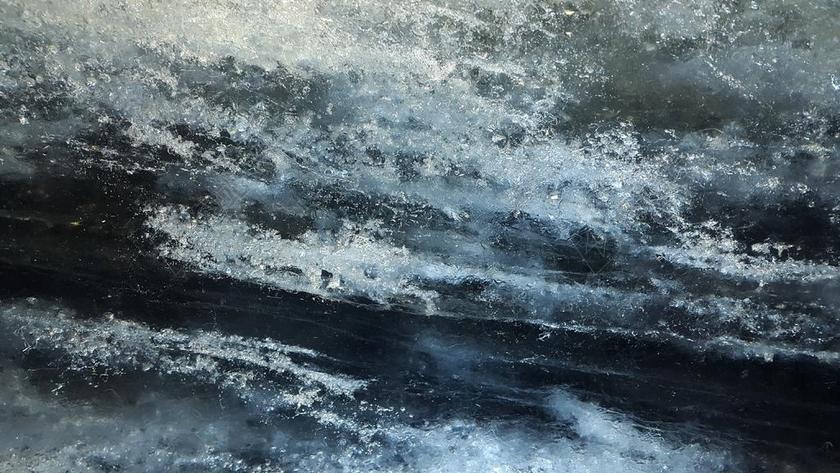 海面白色的浪花背景图片