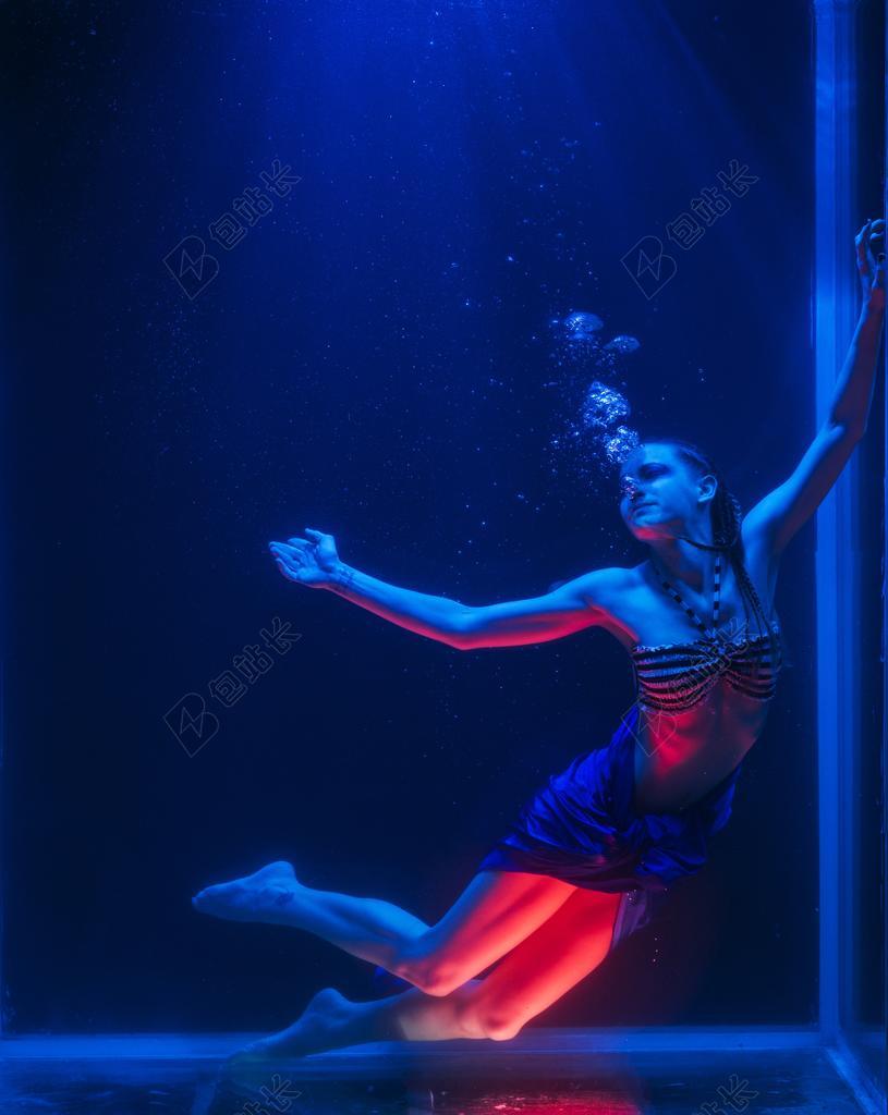 水 水下 精美艺术 自由 生活 妇女 深 人 人类 小说
