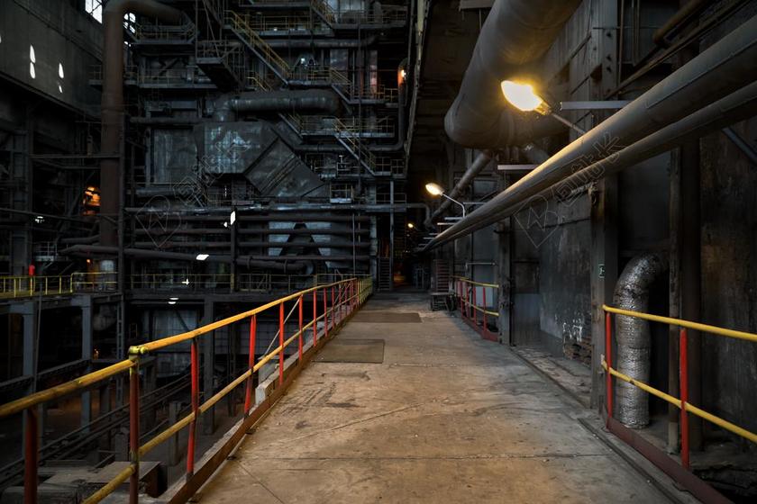 灰色工业建筑复古古老工厂内部环境电机机器设备背景图片