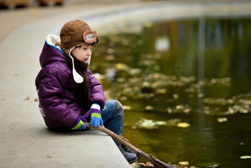 男孩 秋季 章 夹克 婴儿 公园 儿童摄影 湖 河