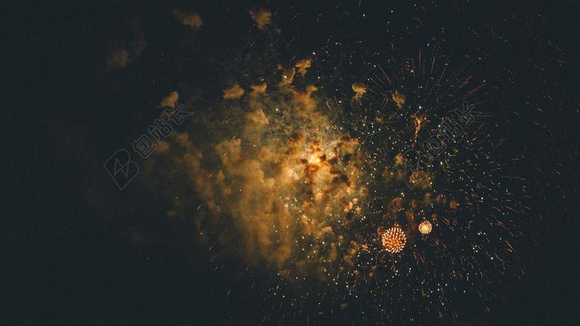 天空 火花 烟花爆竹 烟花 显示 黑暗 新的一年 夜 烟