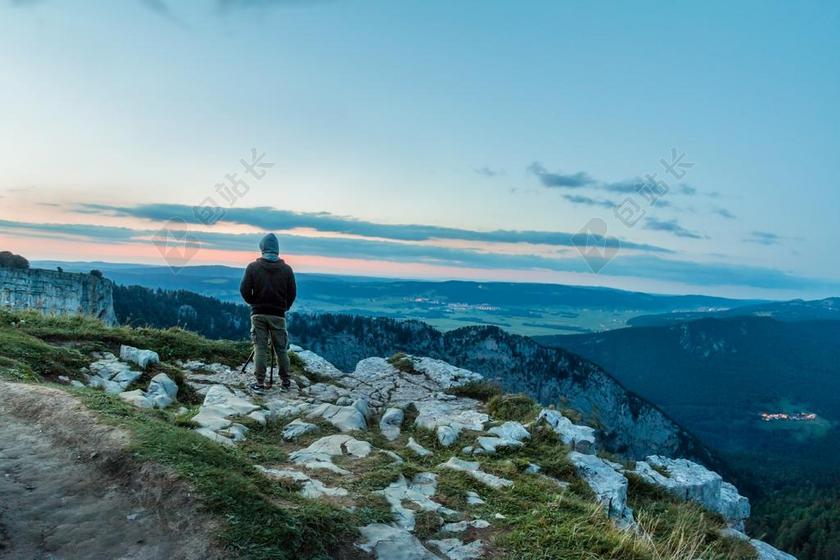 自然摄影师 年轻男子 CREUX杜凡 日落 岩 休闲 爱好