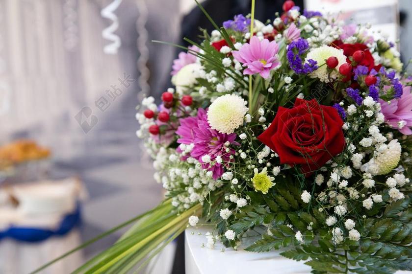 花束 鲜花 装饰 束鲜花 新娘花束 花艺 组成 紫色的花朵