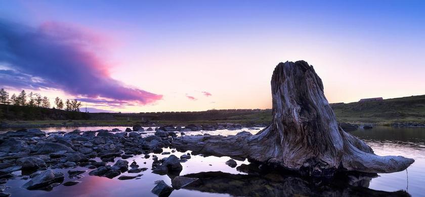 日落 木桩 阿尔山 壁纸 河 云 火烧云