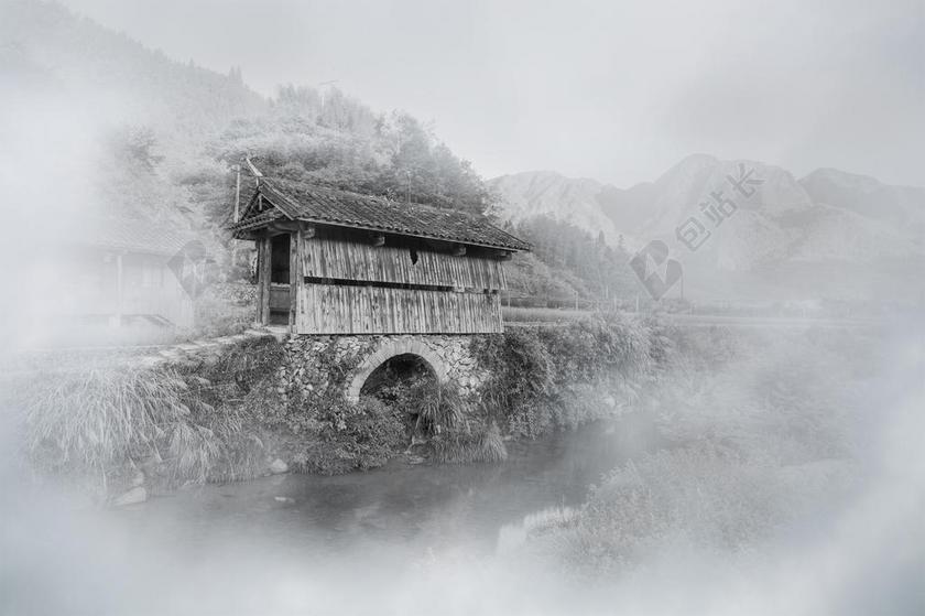 薄雾 廊桥 山村