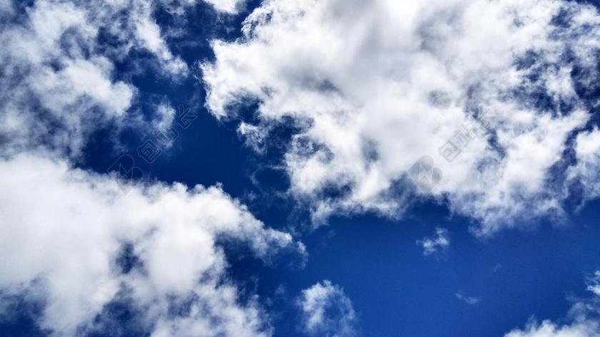 云 蓝色的天空 蓝色的天空的云彩 蓝色的天空背景 天空云