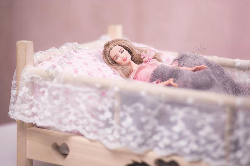 芭比娃娃 床 金发 金发女郎 儿童 娃娃 女性 乐趣 女孩