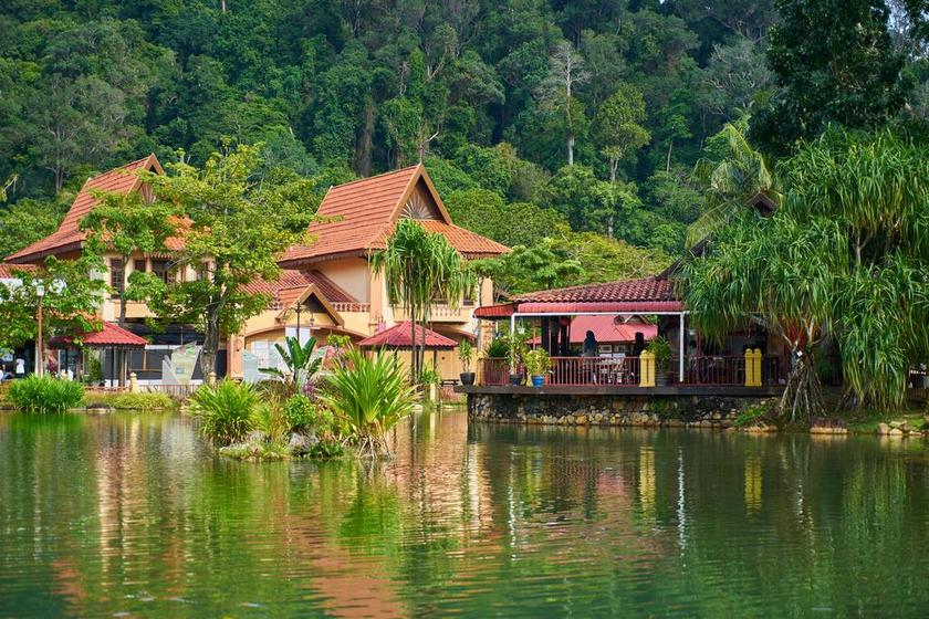 首页 湖 水 河 建设 反射 和平 树 森林 湖景房