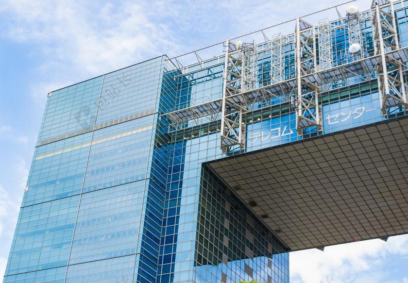 玻璃幕墙 现代建筑 办公大楼 玻璃前 正面 玻璃 镜像 反射