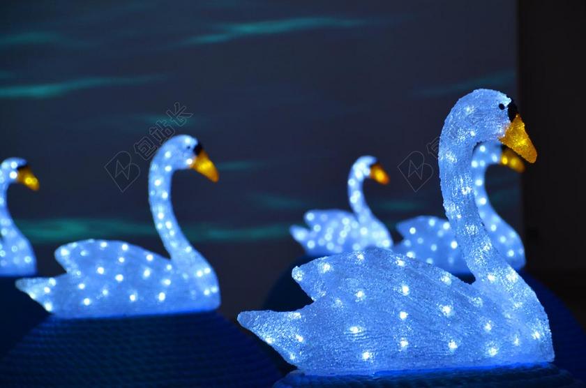 艺术 艺术装置 安装 天鹅 玻璃 雕塑 双年展 蓝色