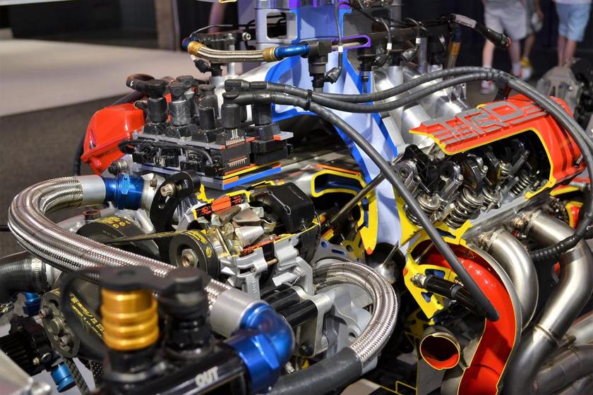 赛车的引擎 超级充电 活塞 电线 充电 热 高速赛车 电