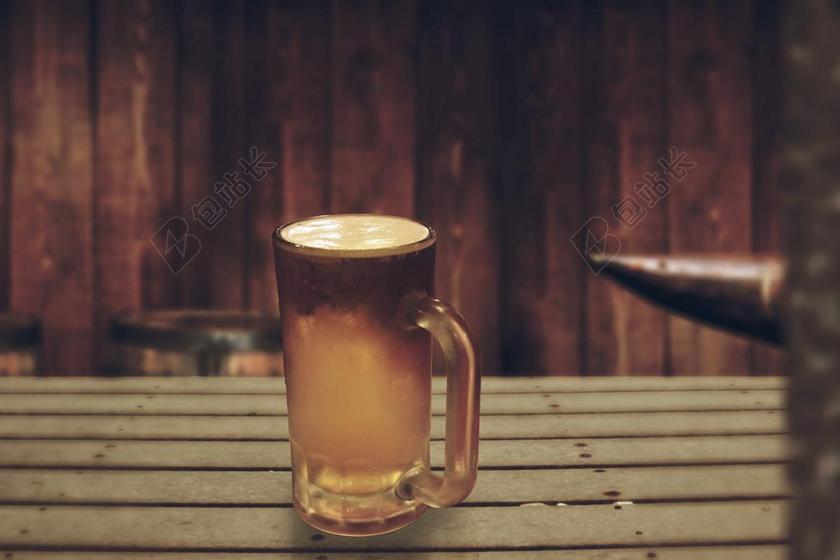 雪雨 酒吧 啤酒 饮品 刷新 酒精 冷 喝 闲暇 喝醉了