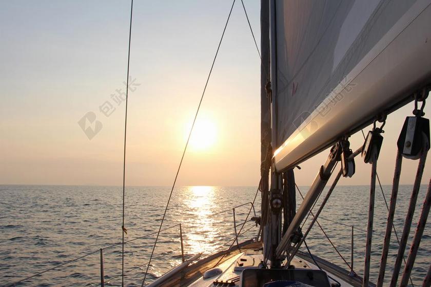 性质 海 游艇 太阳 日出 水 反射 黎明 清晨 景观