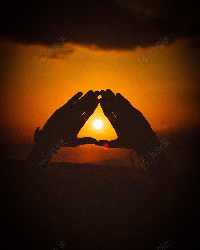 摄影唯美手势心形背景图片