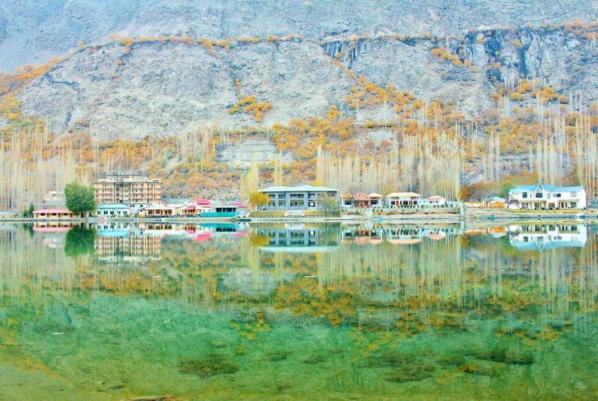 下KACHURA湖 香格里拉湖 斯卡 巴基斯坦 湖 喀喇昆仑山