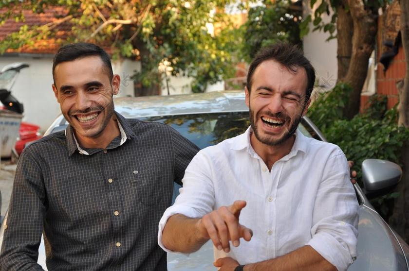 广告时尚微笑的商人男子背景图片