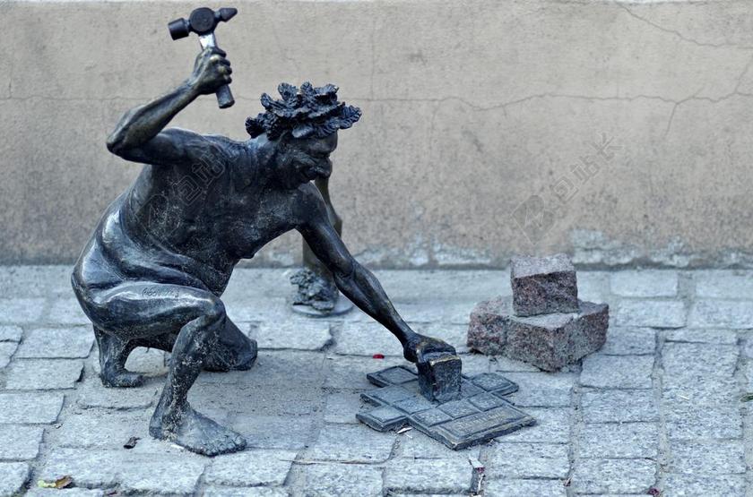 梅森 人行道 挑出它 摊铺机 雕塑 漫画 公仔 绿山城 锤