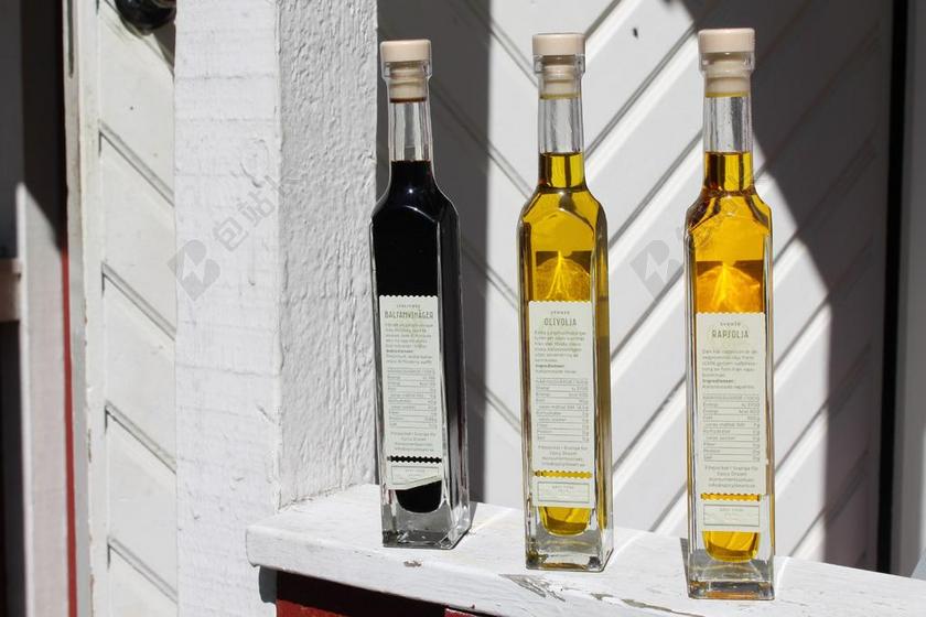 瓶 油 醋 垫 食谱 软木 标签 白 黄色 暗红色 沙拉