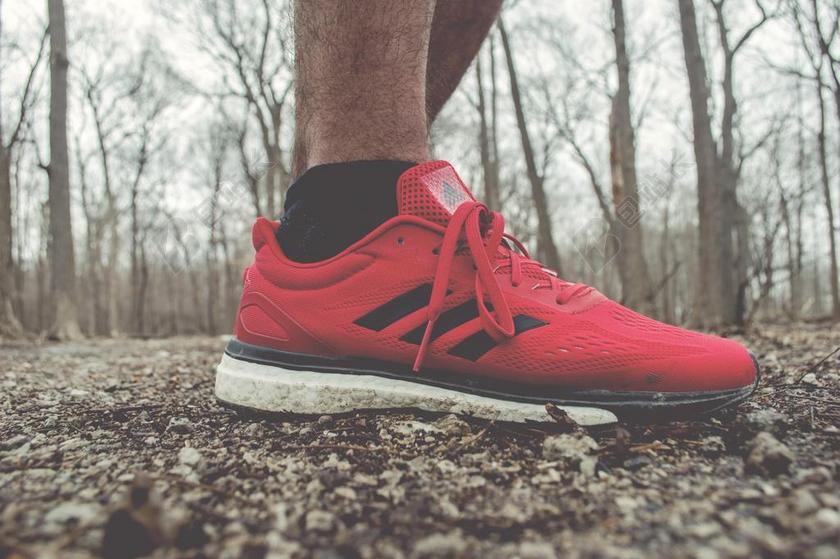 红色 运动鞋 跑步鞋 鞋类 户外