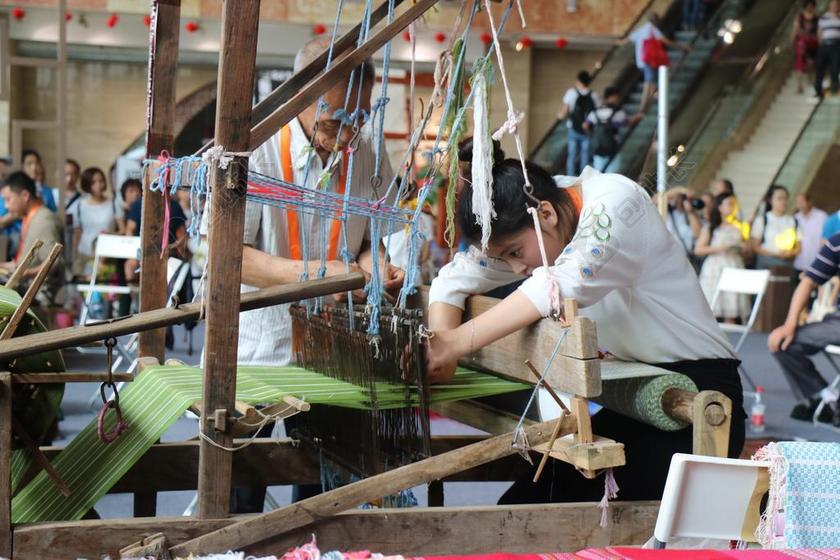 彝族 服饰 文化