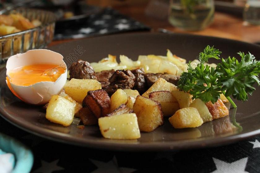 餐饮唯美土豆块背景图片