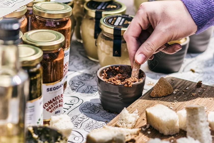 人 食品 蔓延 酱 三明治 面包店