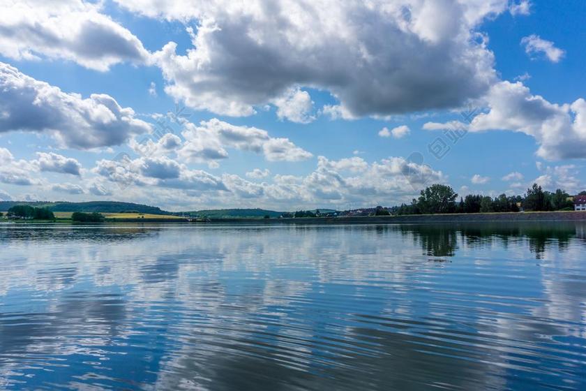 湖 水 水上运动 蓝色 水景观 夏季 性质 风帆 水手
