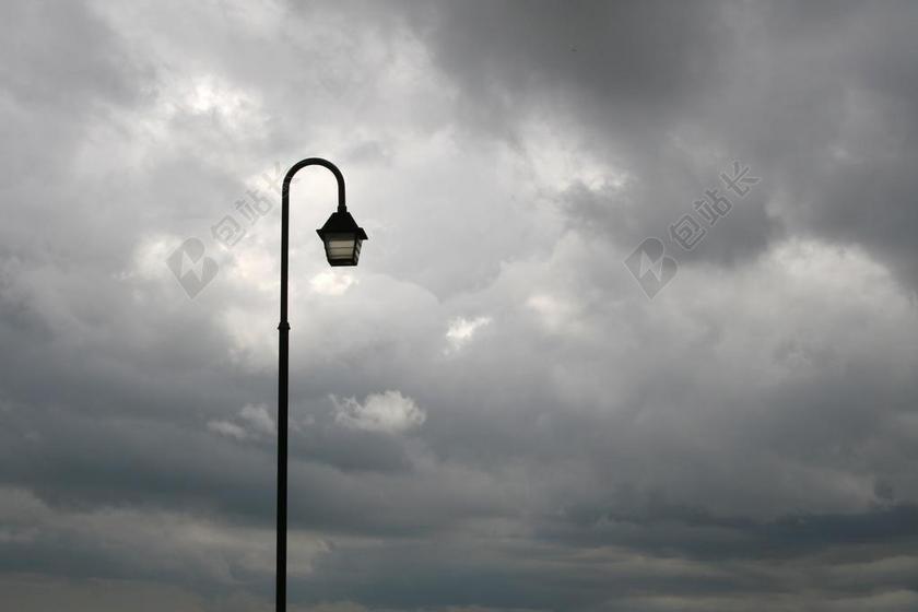 路灯 雨 城市 单 侧影 天气 天空 云 户外 灯笼 灯