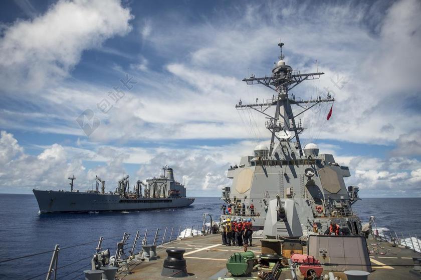 清新海上航行背景图片