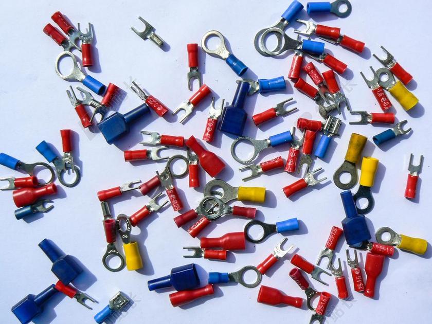 终端 电 连接器 孤立