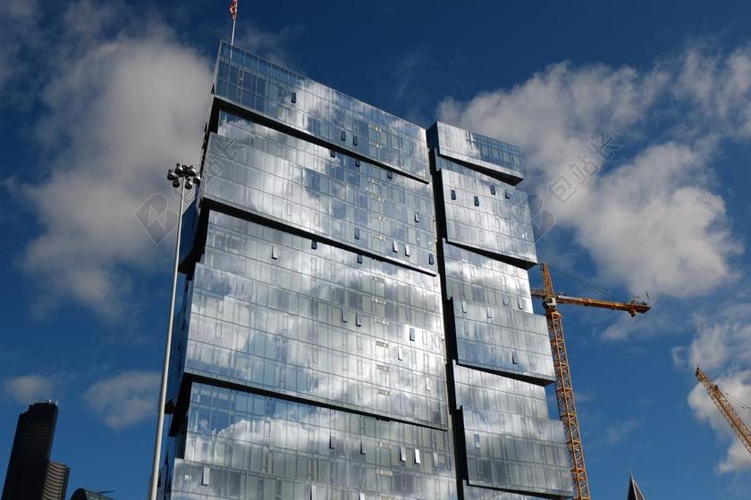 高楼大厦 白云 蓝天 玻璃