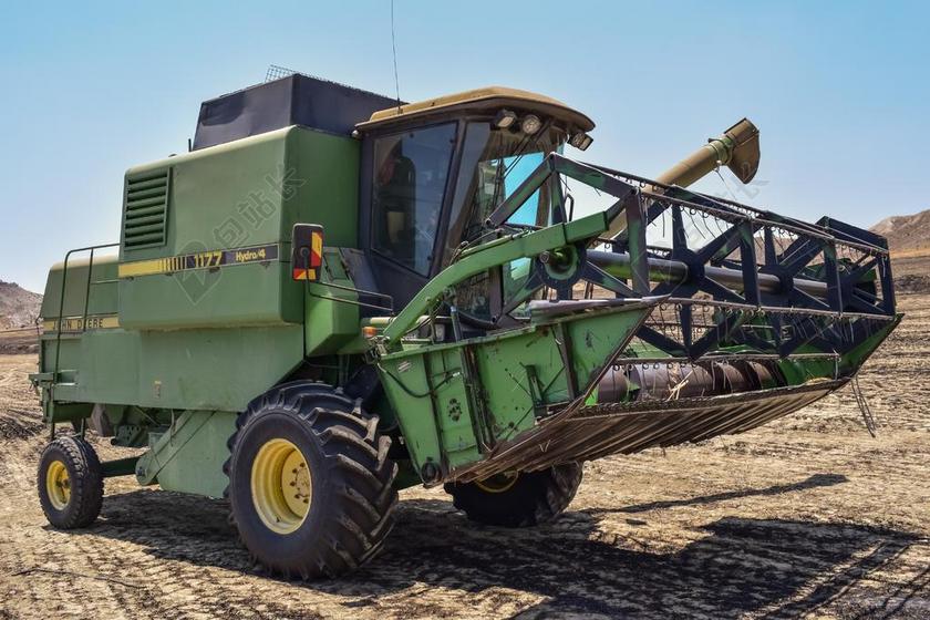 联合收割机 重机 字段 农业 农村 夏天 农田 大麦