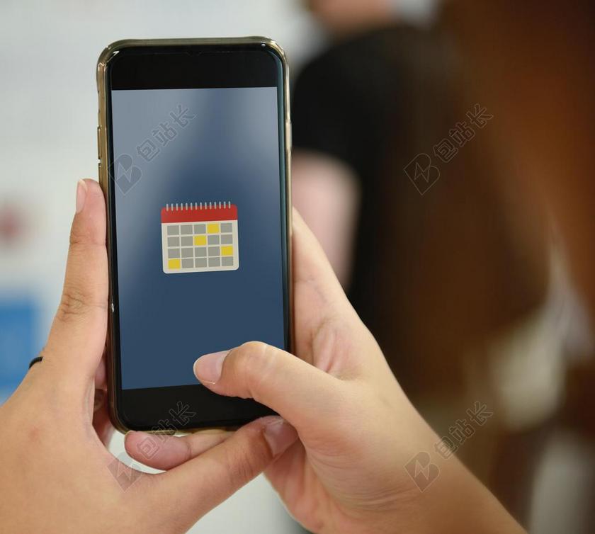 双手拿手机大拇指点击手机屏幕商务图片