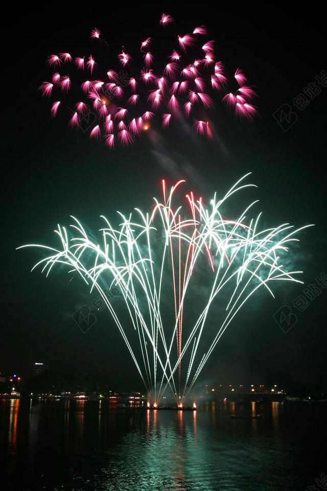 艺术明亮的庆祝庆典城市夜晚光聚会大海天空背景图片