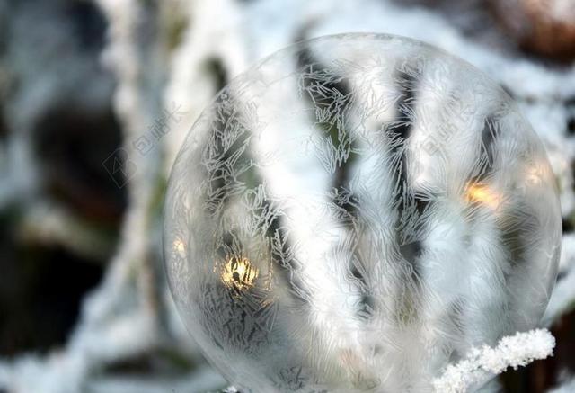 白色朦胧雪花灯光背景图片