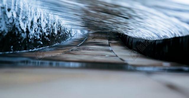 黑色道路水流自然景观背景图片