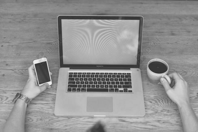 黑白苹果电脑咖啡工作中科技笔记本商务办公背景图片