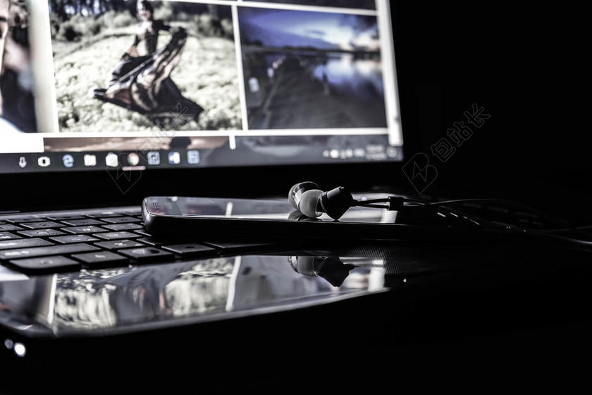 黑色现代科技电子产品通讯设备背景图片