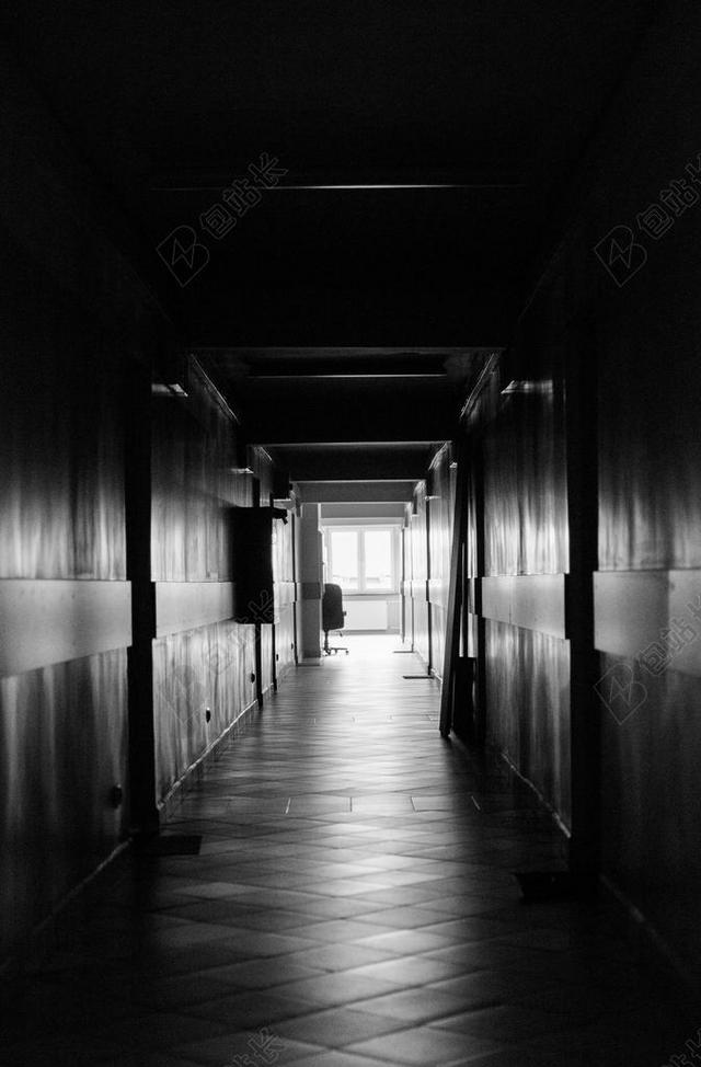建筑复古黑白走道背景图片