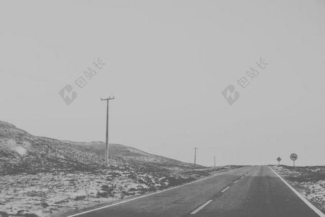 灰白沥青公路雪景街道背景图片